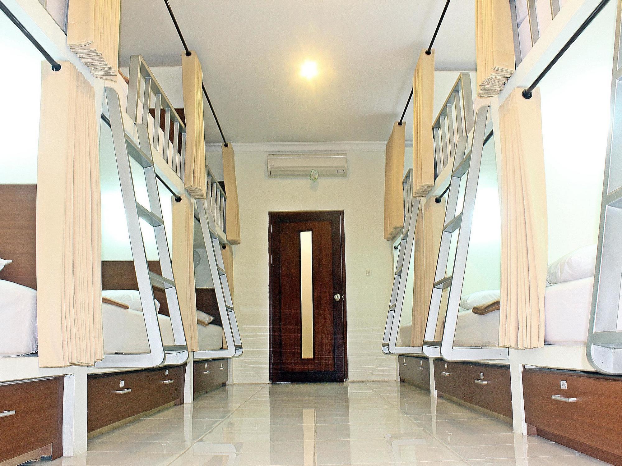 Mirah Hostel Legian Εξωτερικό φωτογραφία