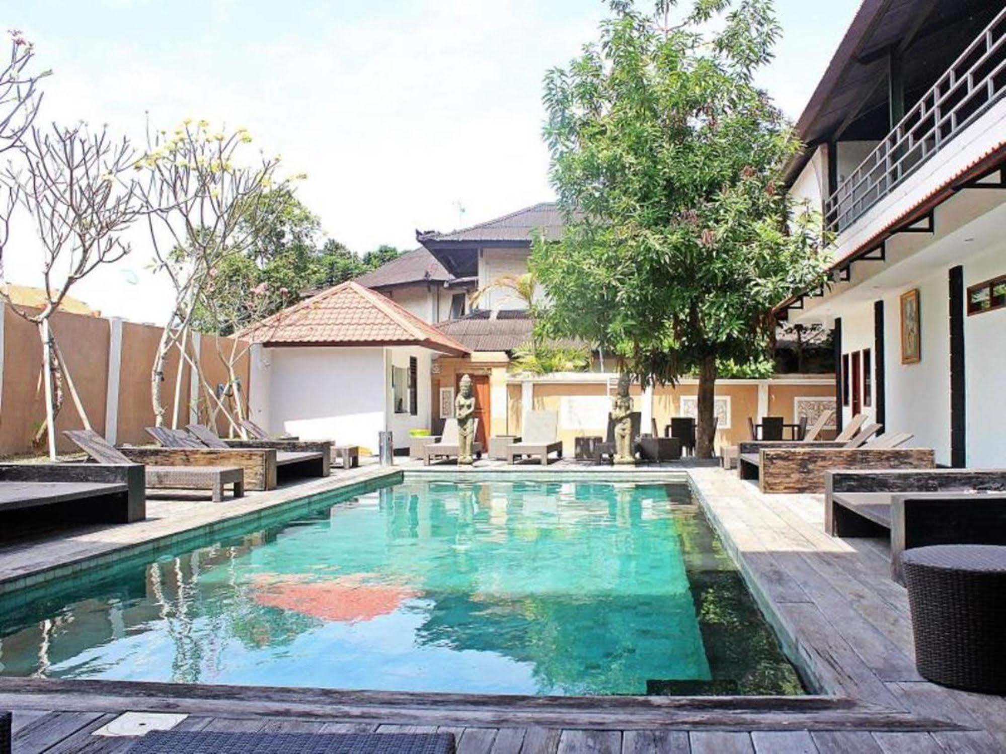 Mirah Hostel Legian Εξωτερικό φωτογραφία