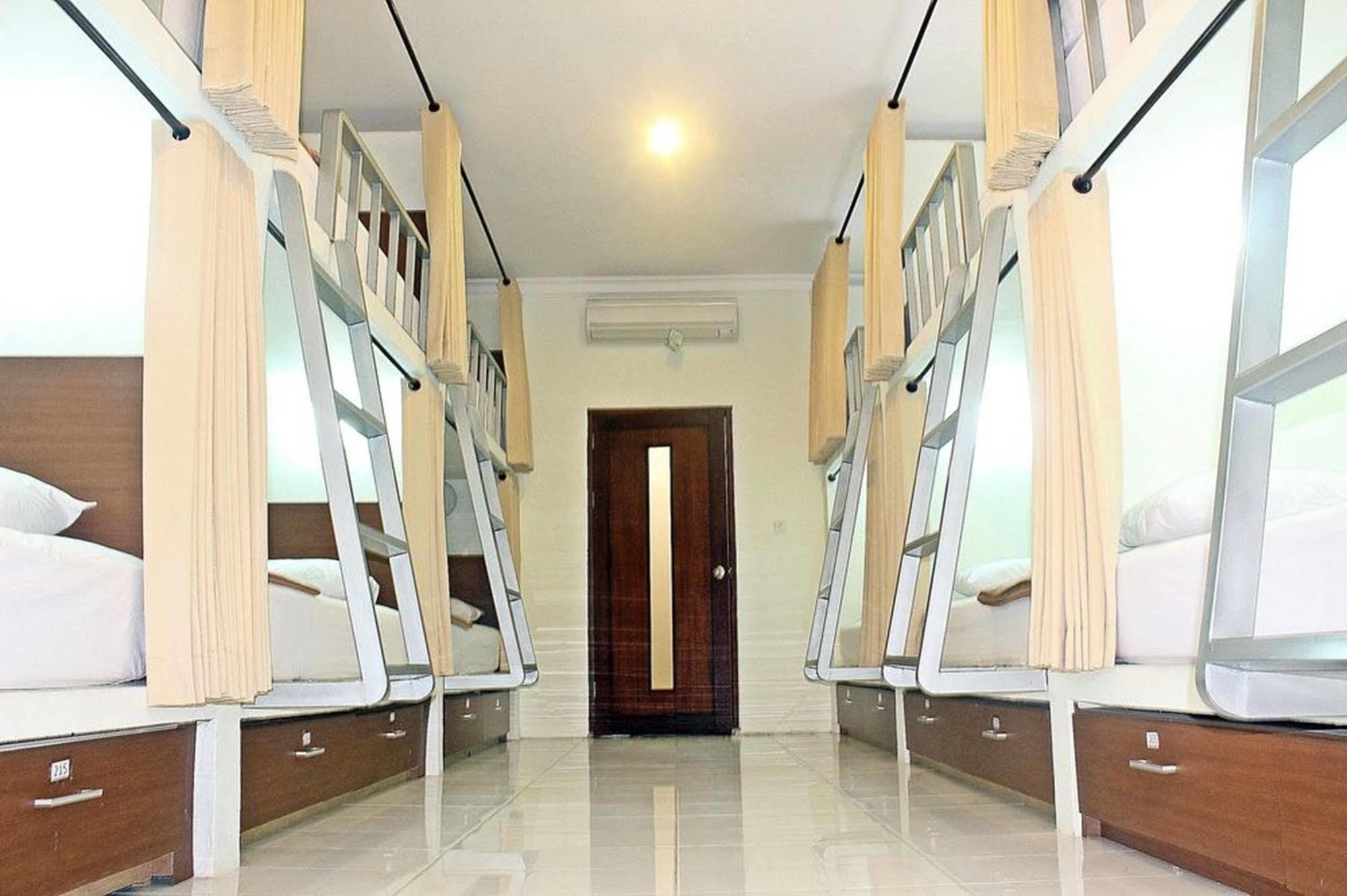 Mirah Hostel Legian Εξωτερικό φωτογραφία