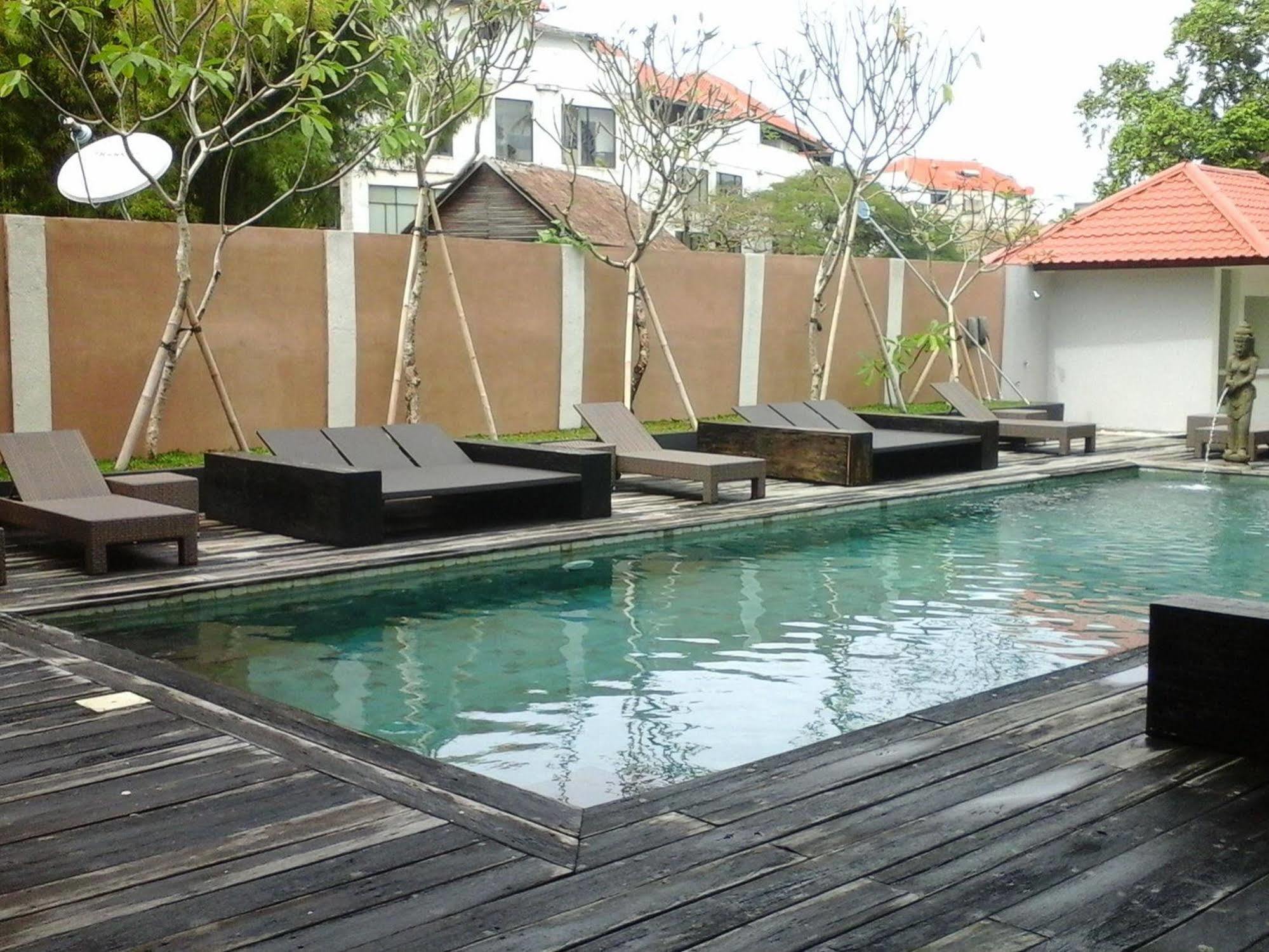 Mirah Hostel Legian Εξωτερικό φωτογραφία