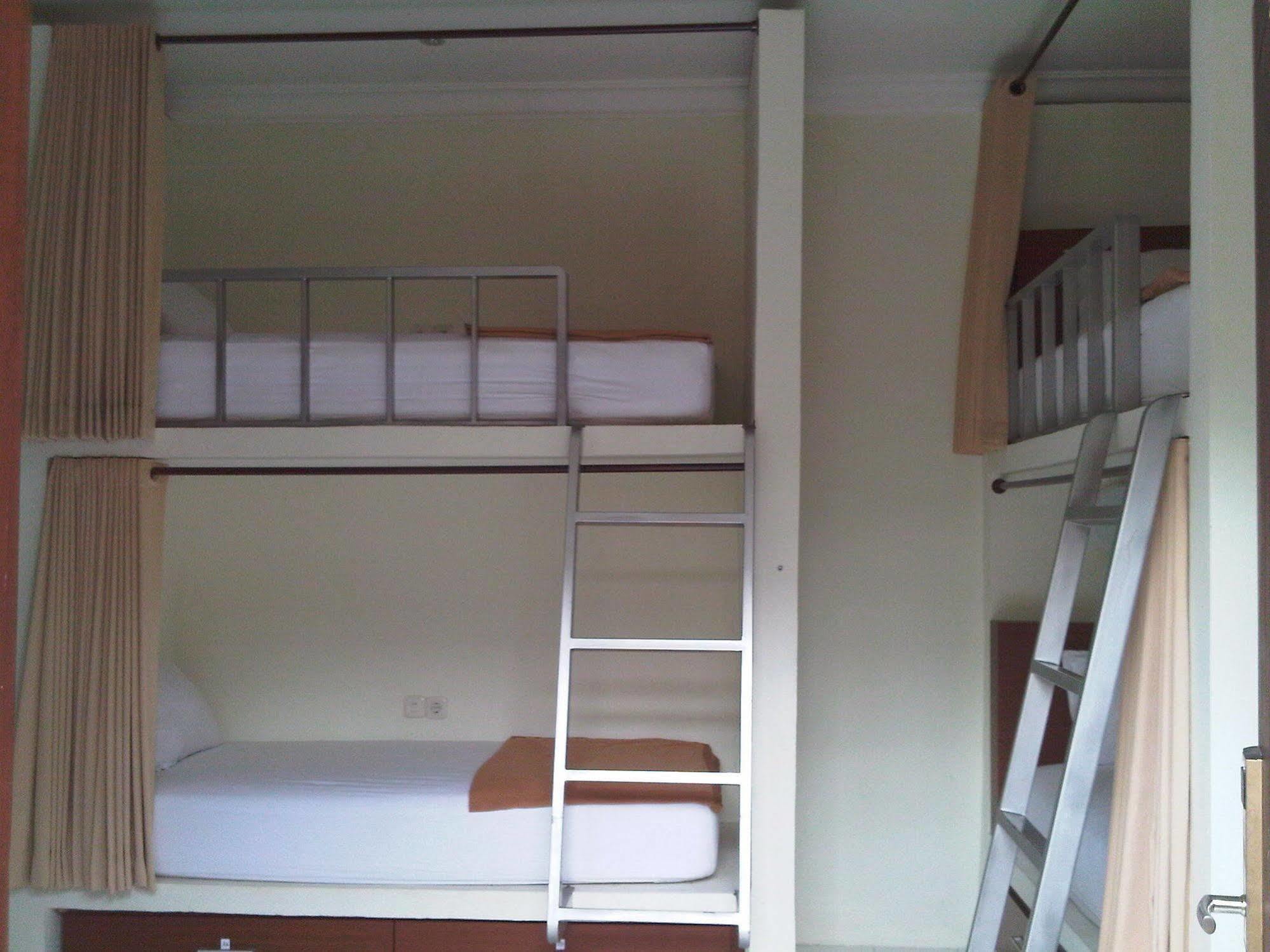 Mirah Hostel Legian Εξωτερικό φωτογραφία