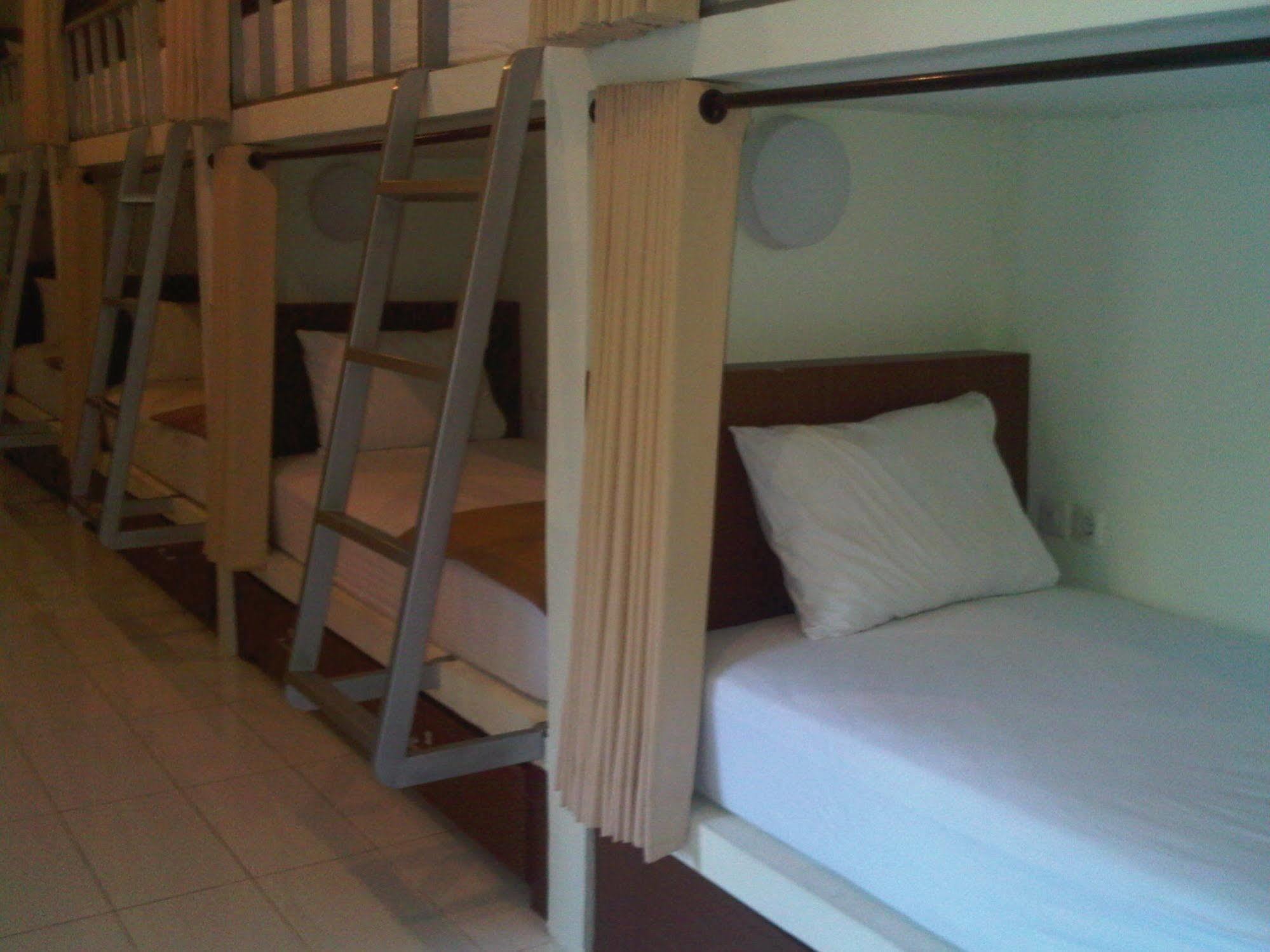 Mirah Hostel Legian Εξωτερικό φωτογραφία