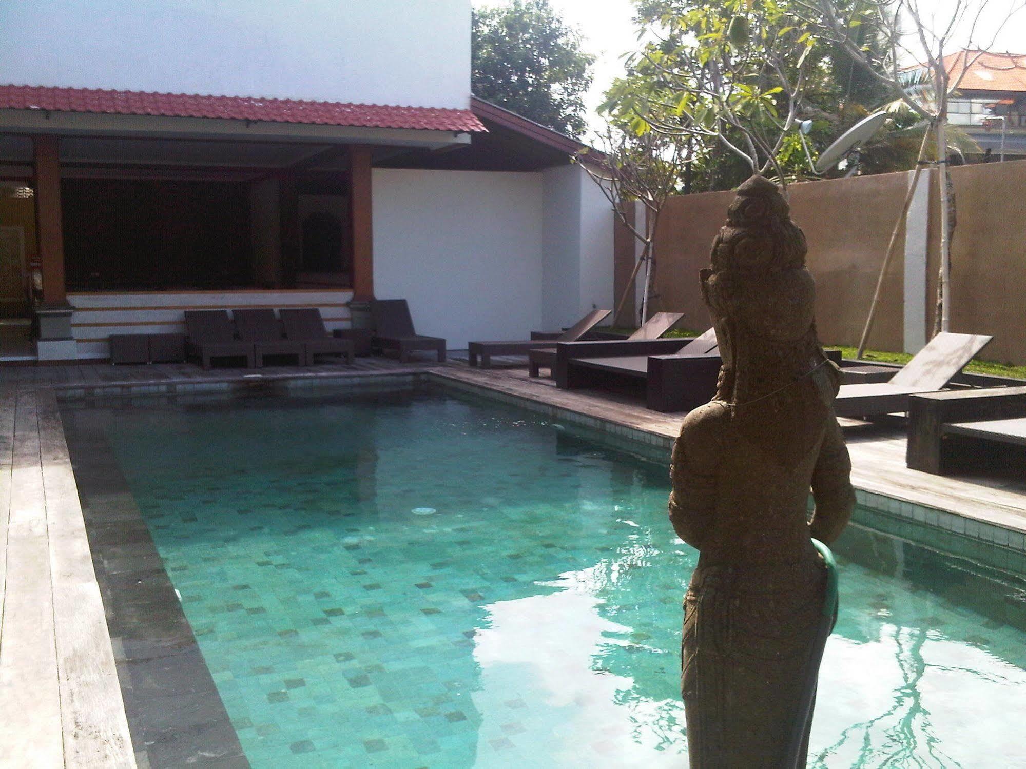 Mirah Hostel Legian Εξωτερικό φωτογραφία