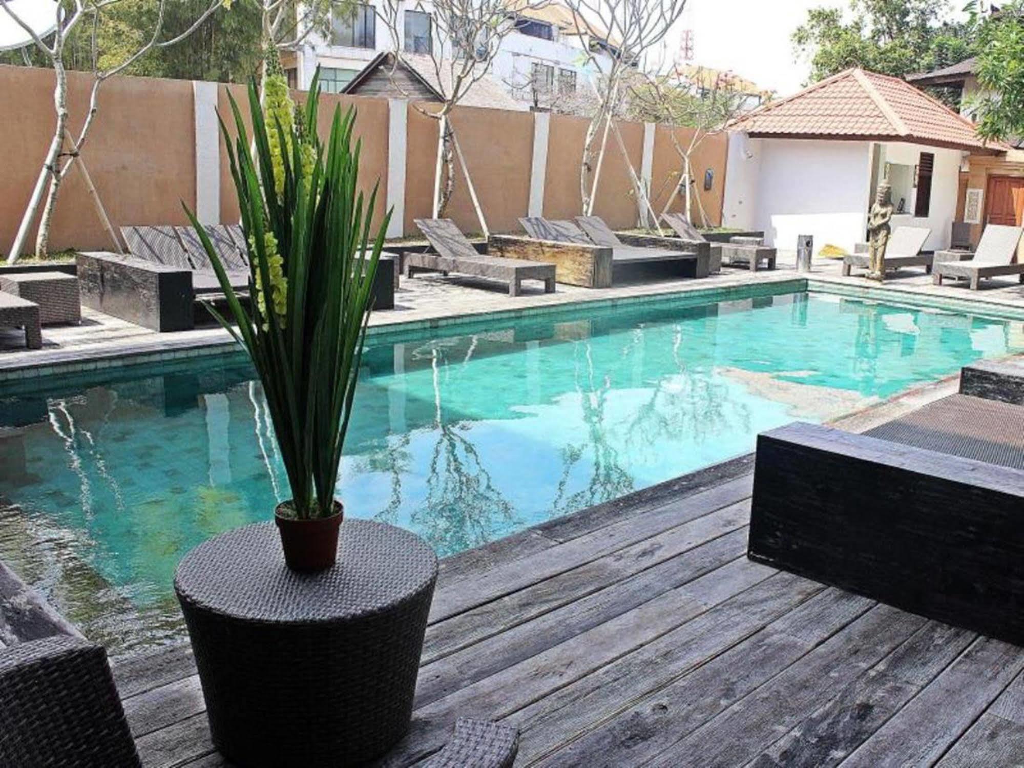 Mirah Hostel Legian Εξωτερικό φωτογραφία