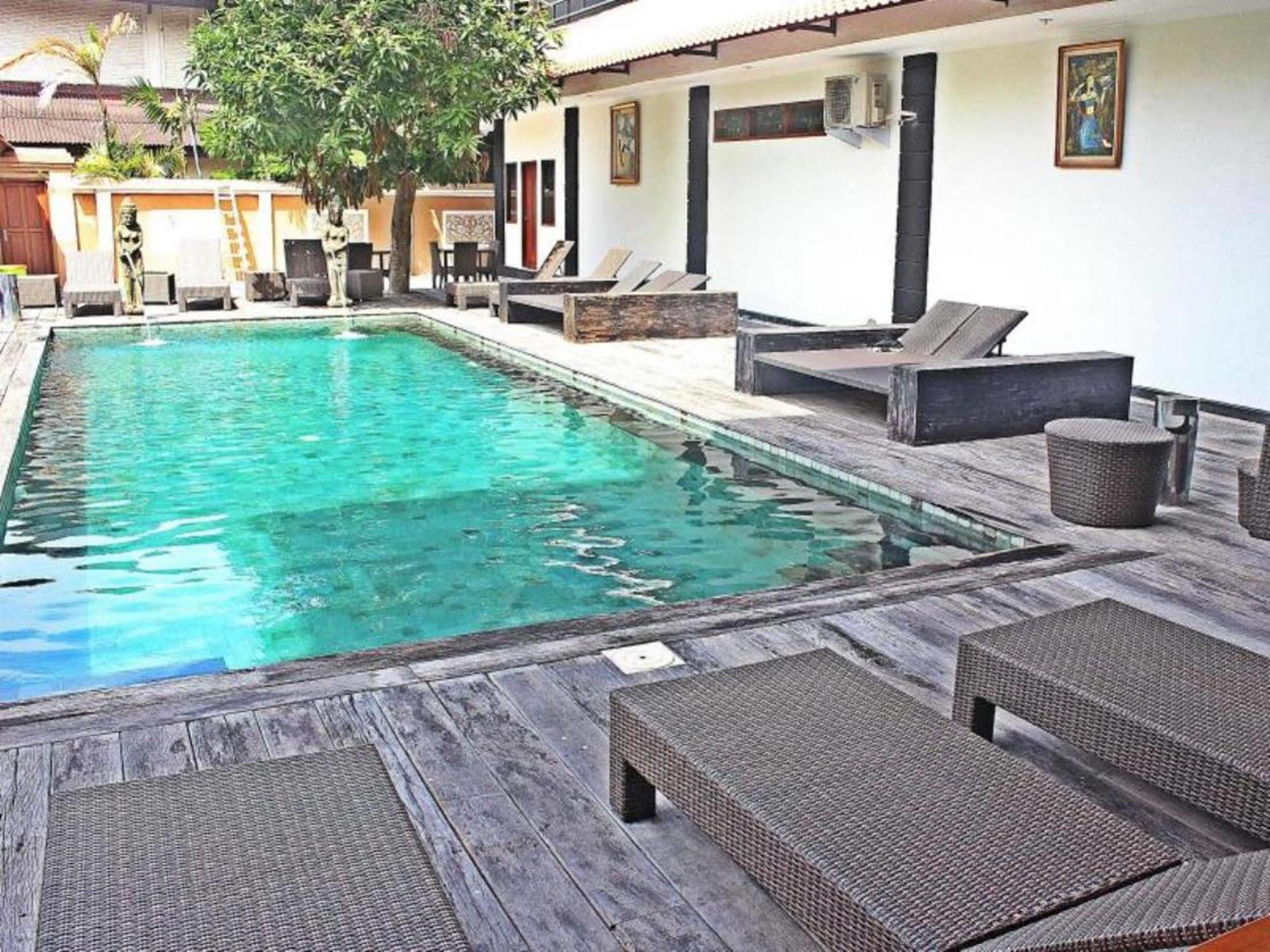 Mirah Hostel Legian Εξωτερικό φωτογραφία