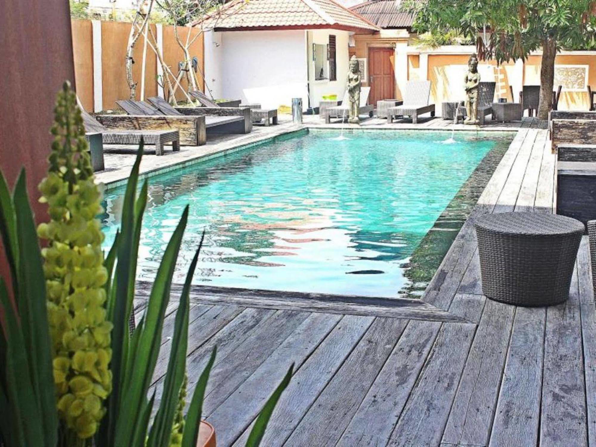 Mirah Hostel Legian Εξωτερικό φωτογραφία