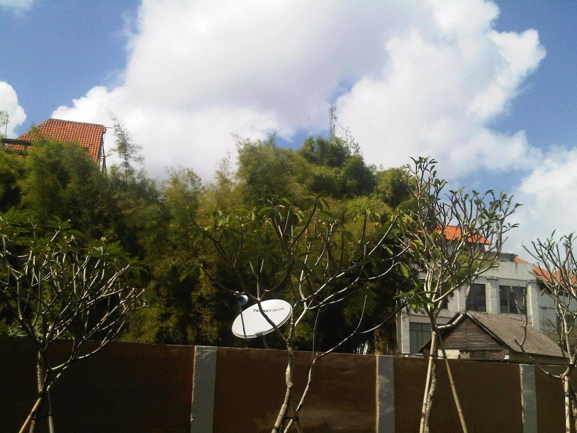 Mirah Hostel Legian Εξωτερικό φωτογραφία